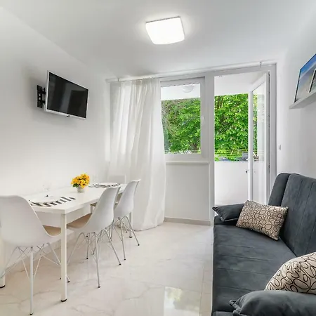 Apartment Nikola *