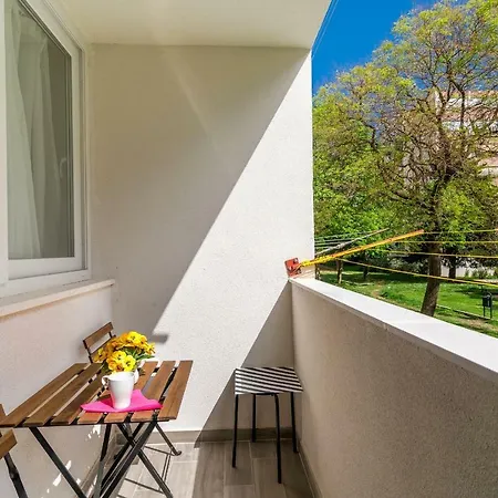 Nikola Apartment